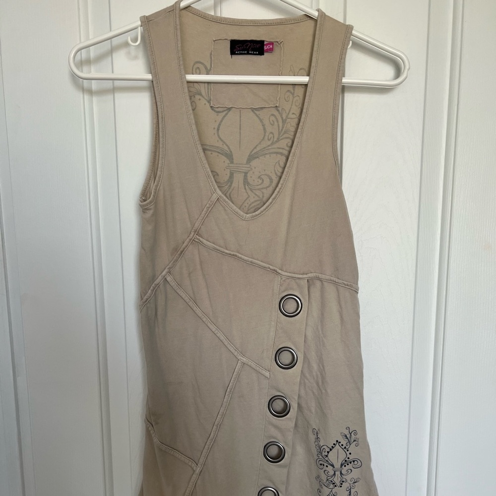 ☀️ UNIQUE FIND - Sleeveless nude/tan top, asymmetrical